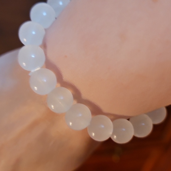 White Glass Beaded Bracelet - Picture 2 of 2